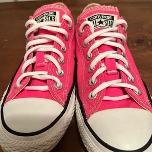 EUC Hot pink converse size 7!!
